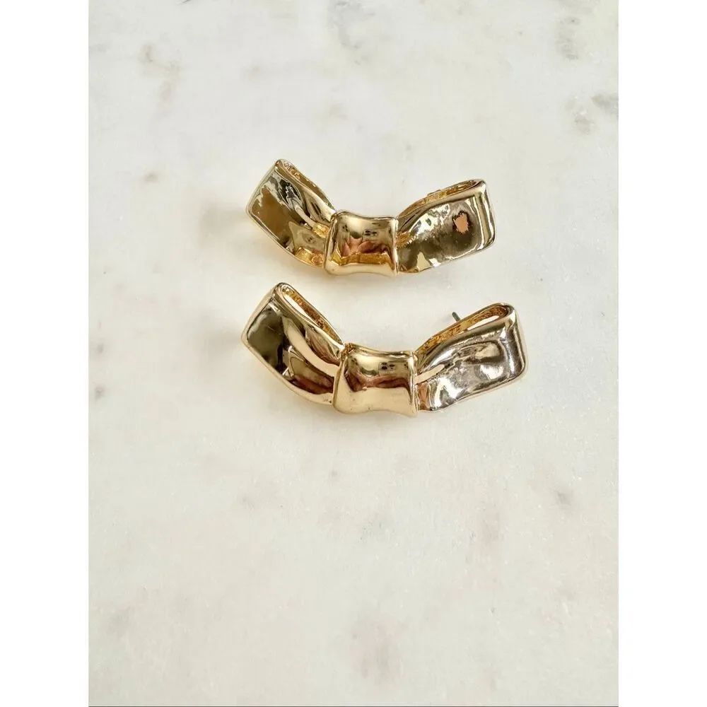 Gold sleek bow dangle earrings